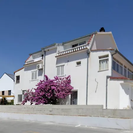 Apartment Lastro